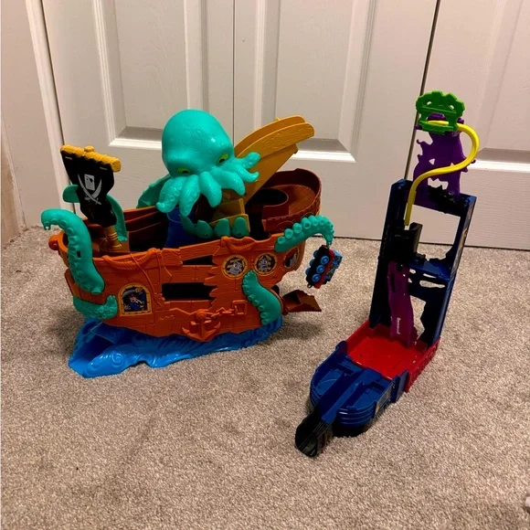 {Thomas the train} toy bundle - Picture 1 of 16